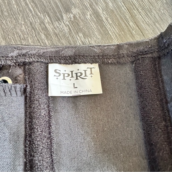 Spirit Halloween Vampire Costume. - Picture 4 of 16